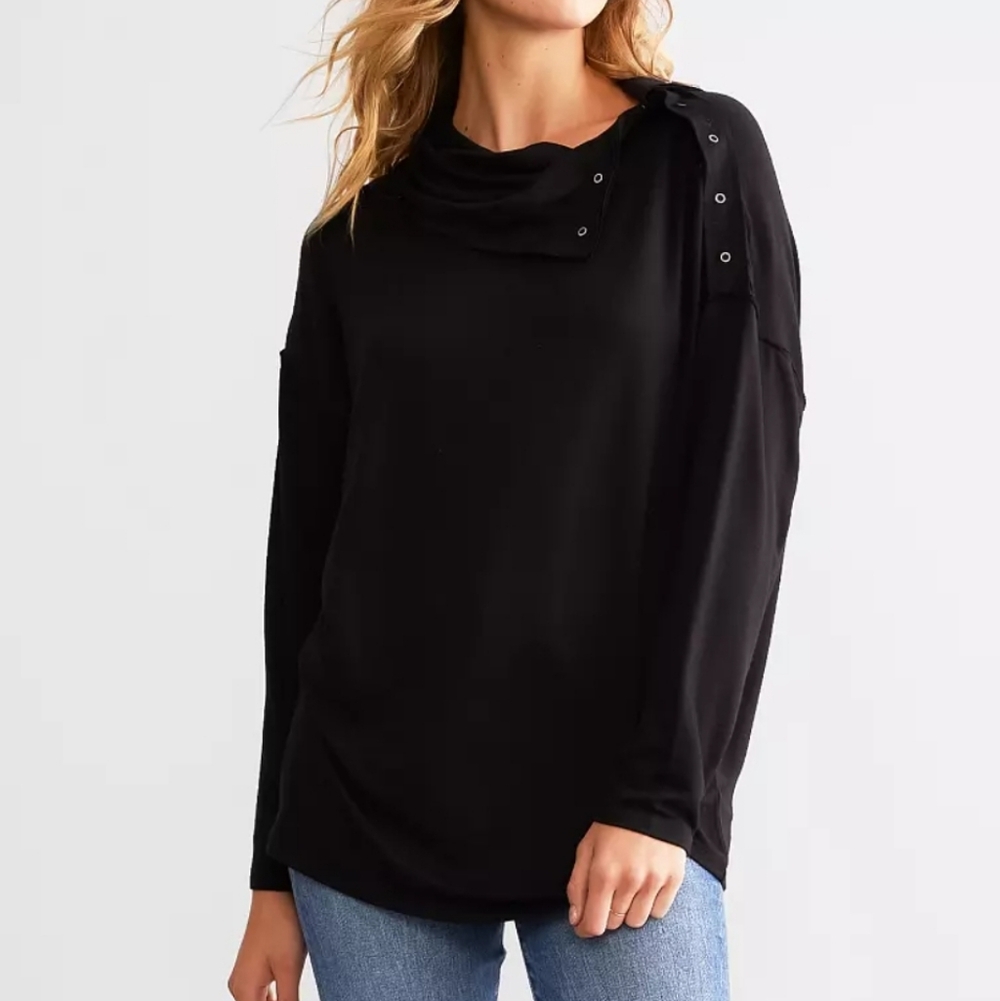 BKE Black One Shoulder Button Neck Cowl Neck Top Size Medium‎